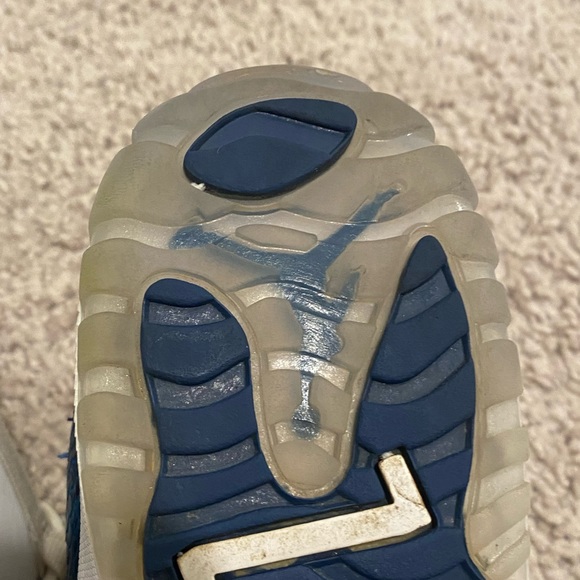 Kids Jordan 11 Low - Picture 7 of 13